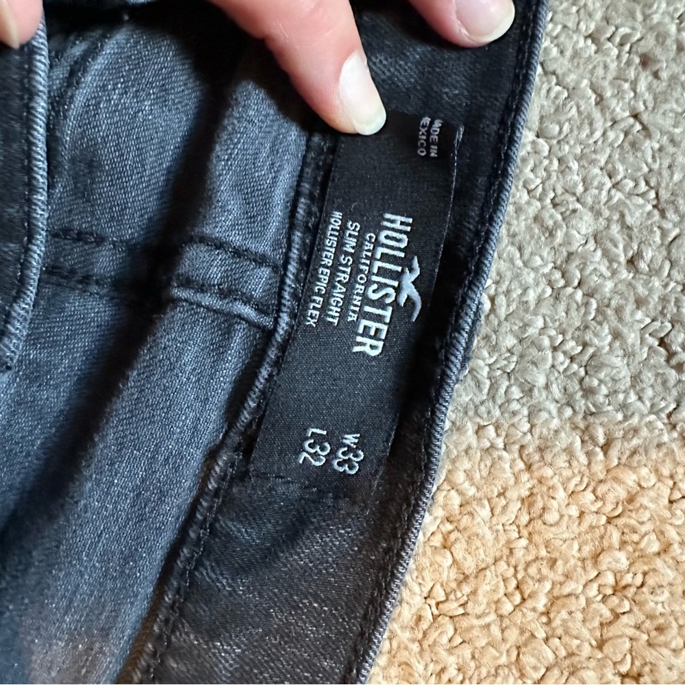 Men’s Hollister Slim Straight black distressed jeans 33x32